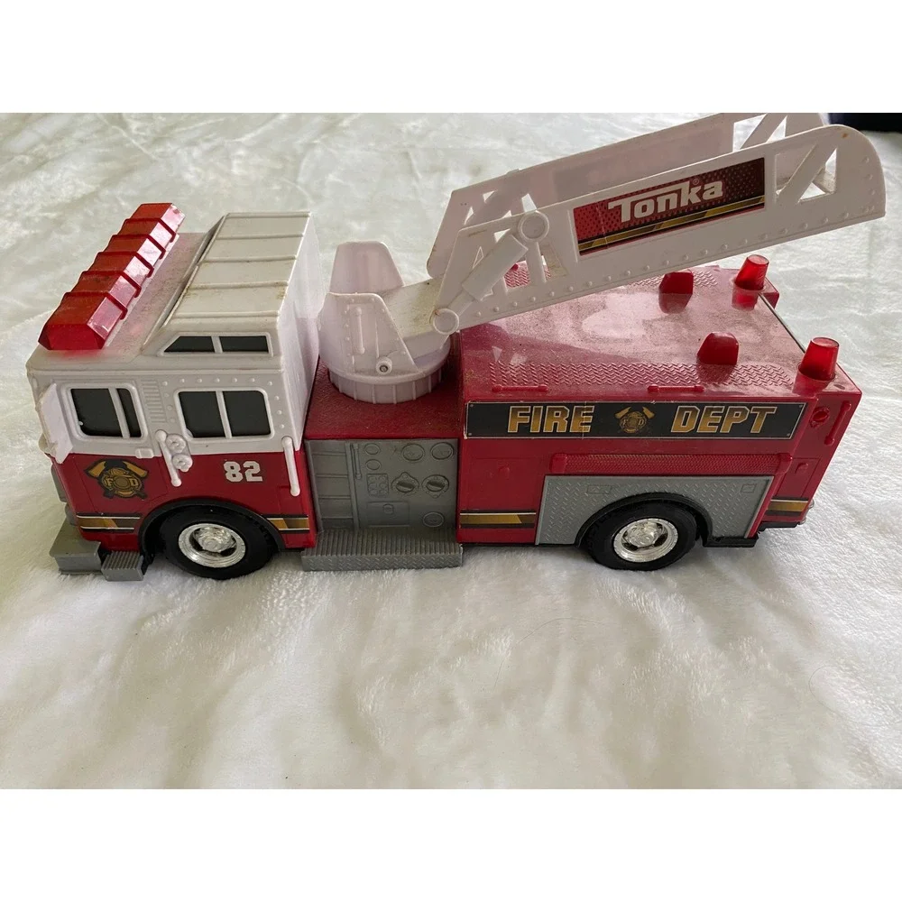 Tonka Fire Truck Kids Red White Ladder Toy Emergency Vehicle Fire Dept 82